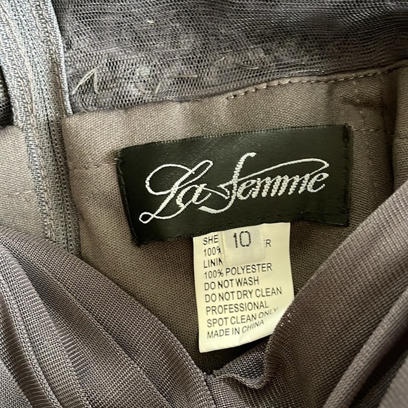 La Femme Ruched Twist Column Sweetheart Neck Lace and Crystals Maxi Gown NWOT - Picture 10 of 12